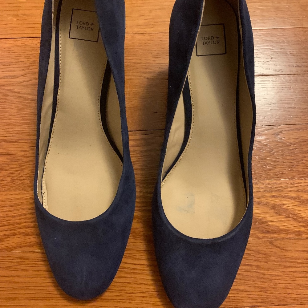LORD & TAYLOR Navy Heels